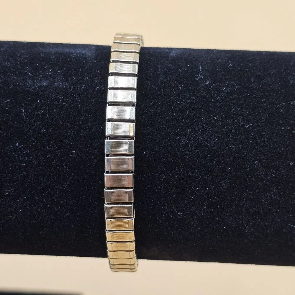 Helbros 21 Jewel Gold Tone Vtg Ladies Watch On 1/30 10k RGP Stretch Band Runs